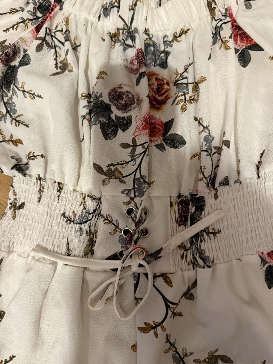 Shein Tute: Overall weiss Blumenmuster Grösse L gut erhalten – Usato da Biberist venduto da bierikim 2