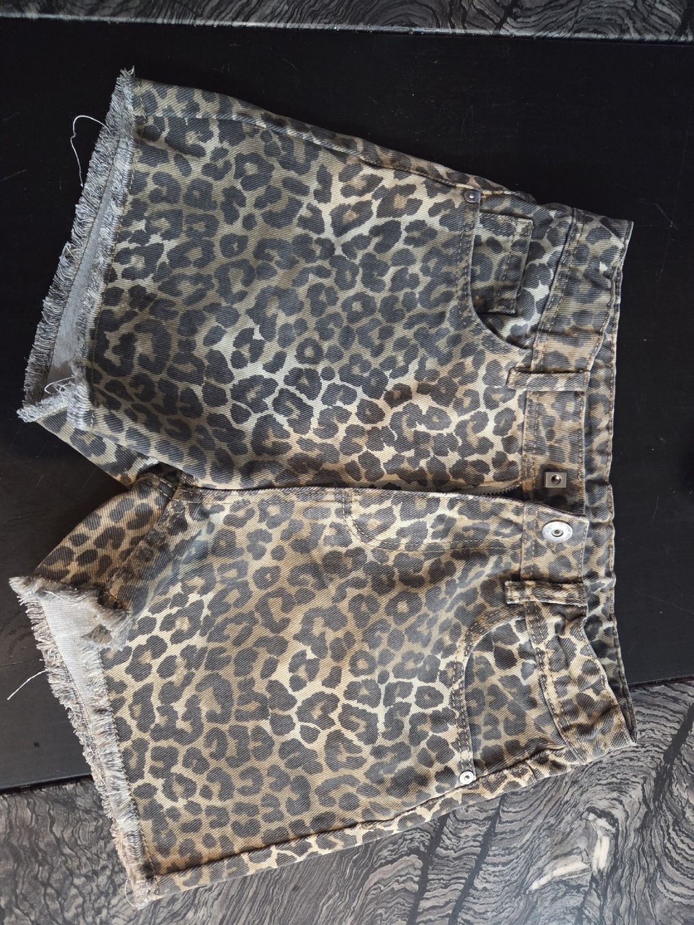 Pantaloni: Shorts Leo-Muster Fransen Mädchen Grösse 140 neu – Nuovo (secondo la descrizione) da Flurlingen venduto da Ferrari14