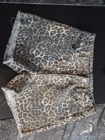 Shorts Leo-Muster Fransen Mädchen Grösse 140 neu