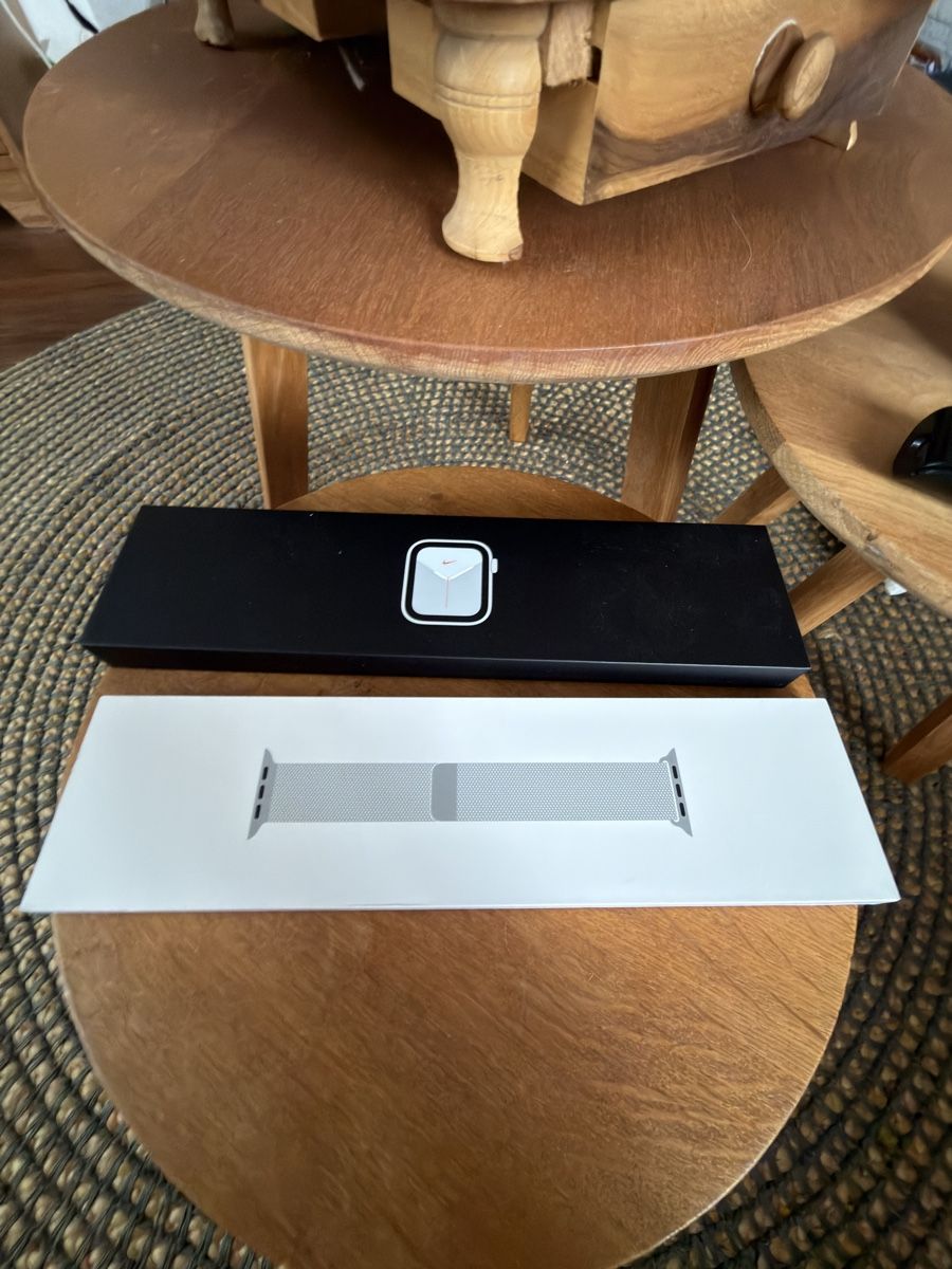 Apple Smartwatch: Apple Watch SE 44mm LTE – D'occasion à Richterswil par jan_b2vx 5