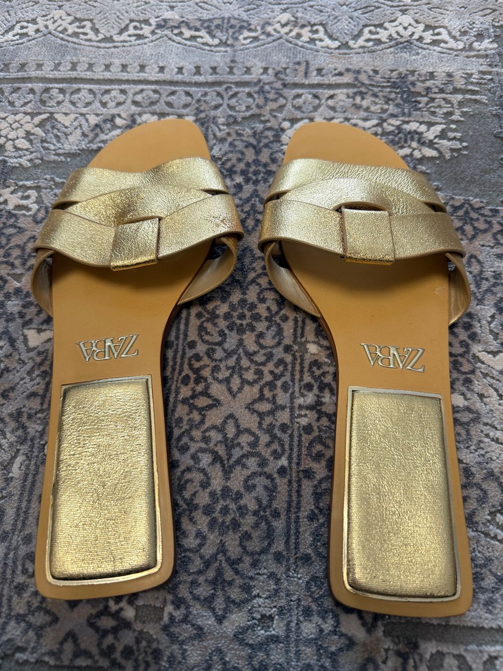 Zara Chaussures femmes: FLACHE LEDERSANDALE Gr.38 – D'occasion à Uetikon am See par Fraufox1 1