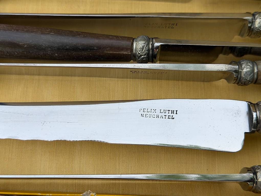 Posate: Couteaux avec manches en corne – Usato da Preverenges venduto da mih_vqg5 2