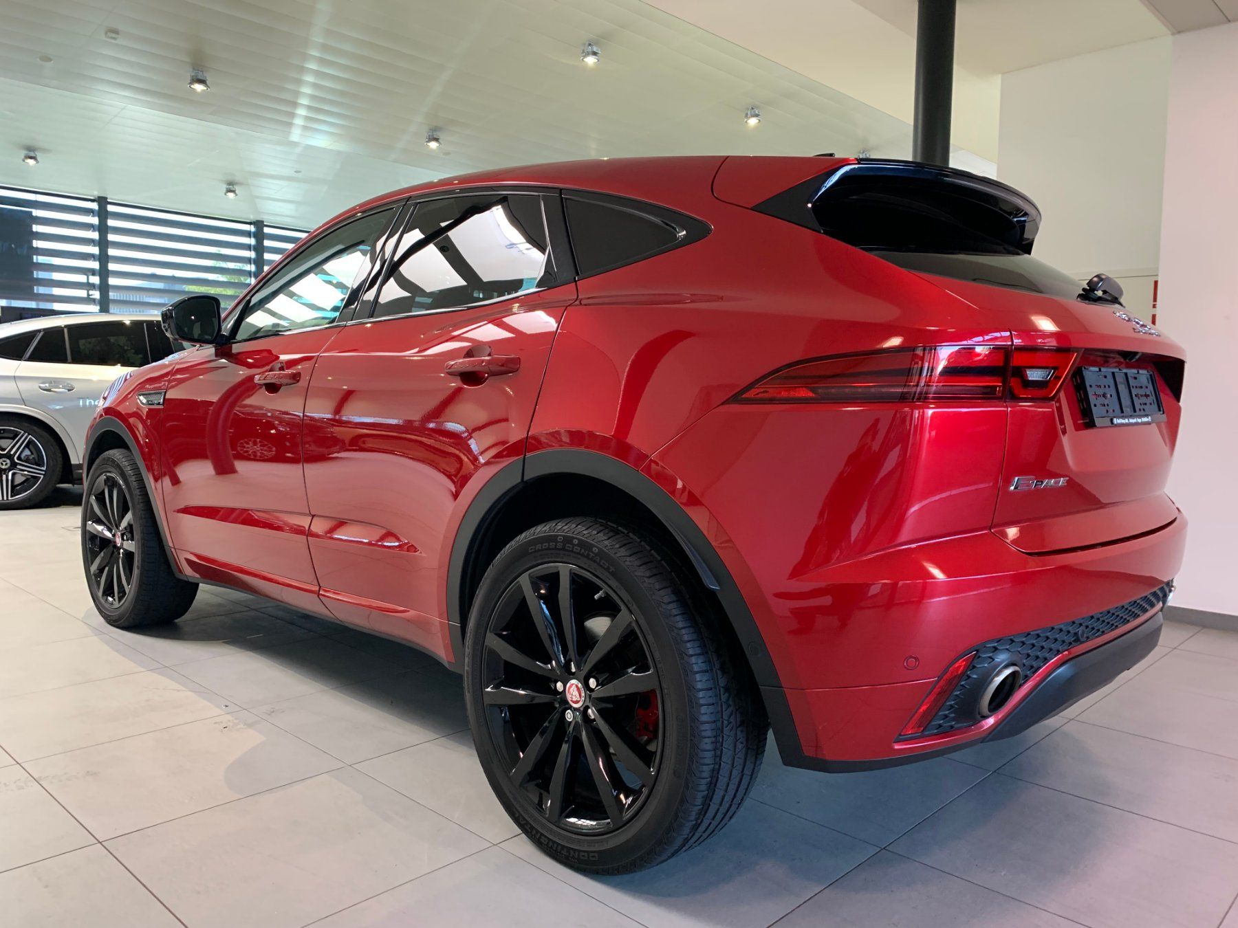 Jaguar Autos: Jaguar E-Pace P300 R-Dyn. S AWD – Gebraucht aus St. Gallen von  6