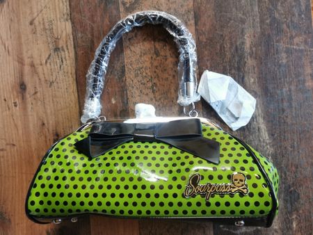Handtasche Clutch Sourpuss grün/schwarz *NEU* Polka Dots