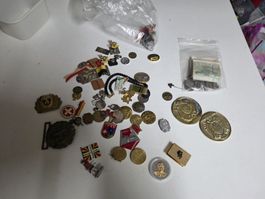 Sammlerkonvolut Abzeichen Medaillen Pins Lot