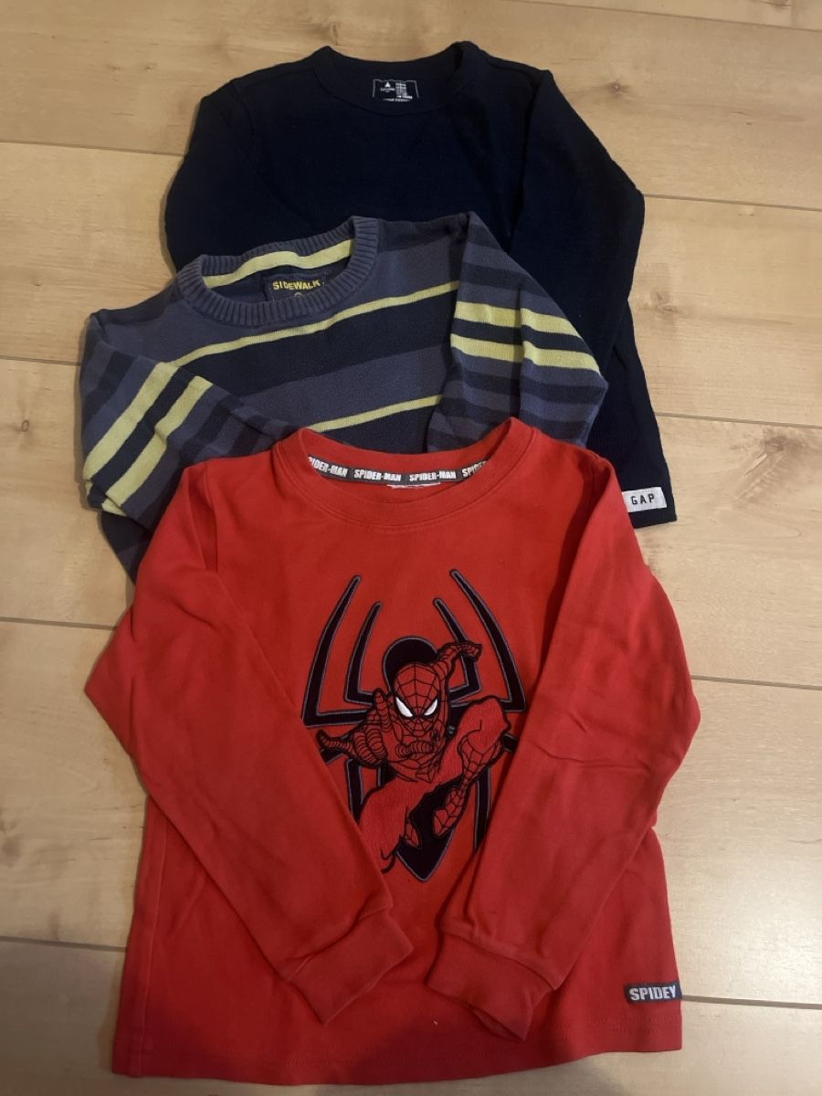 Lotti & Set di vestiti: Lot de 3 pulls 5-6 ans  – Usato da Bellevue venduto da utilisatratice