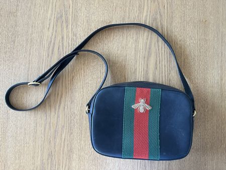 Gucci authentique, sac noir bandoulière, excellent état!