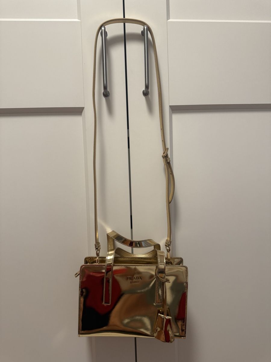 Prada Taschen für Damen: Prada Handtasche Metallic Gold – Gebraucht aus Lohn-Ammannsegg von aemu12 4