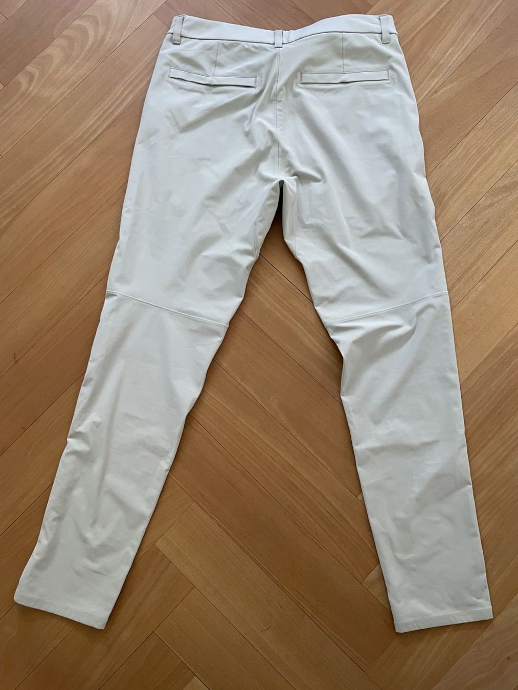 Lululemon Hosen: Golfhose Lululemon – Gebraucht aus Zürich von pba_original 1