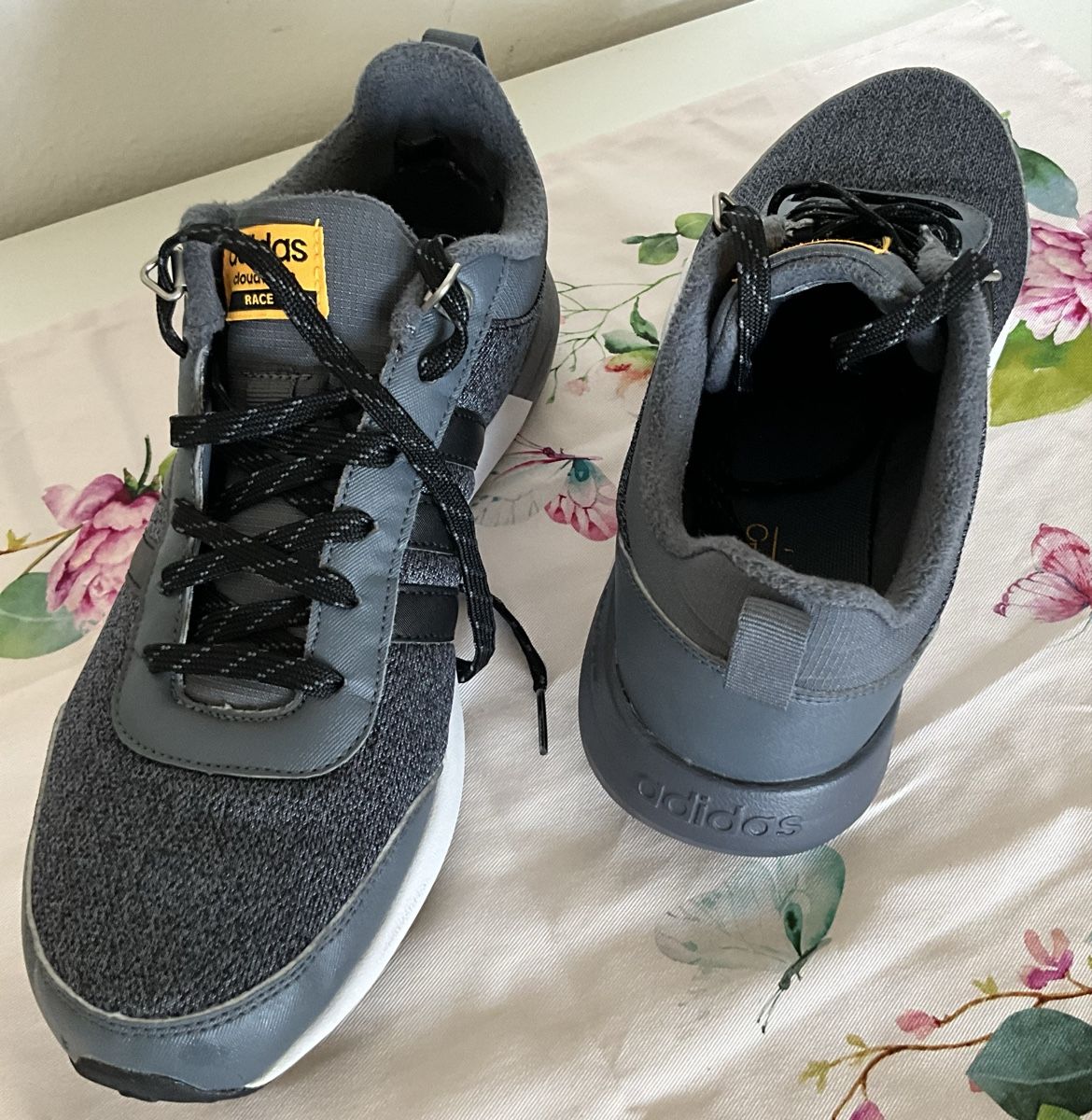 Scarpe da uomo: Adidas Cloudfoam Race Schuhe, Grau, Grösse 42.2/3 – Nuovo (secondo la descrizione) da Zürich venduto da thovala 3