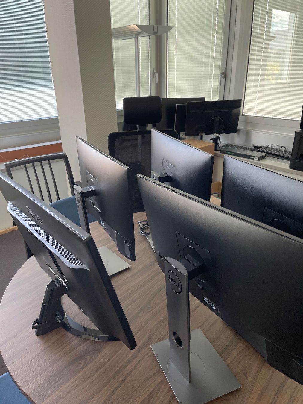 Dell Ecrans: Materiel Informatique – D'occasion à Genève par rod_y92f 2