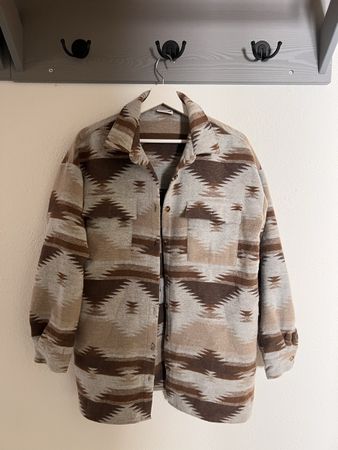 Warm Shacket im Ethno-Look, Gr. S, perfekt für kühle Herbstt