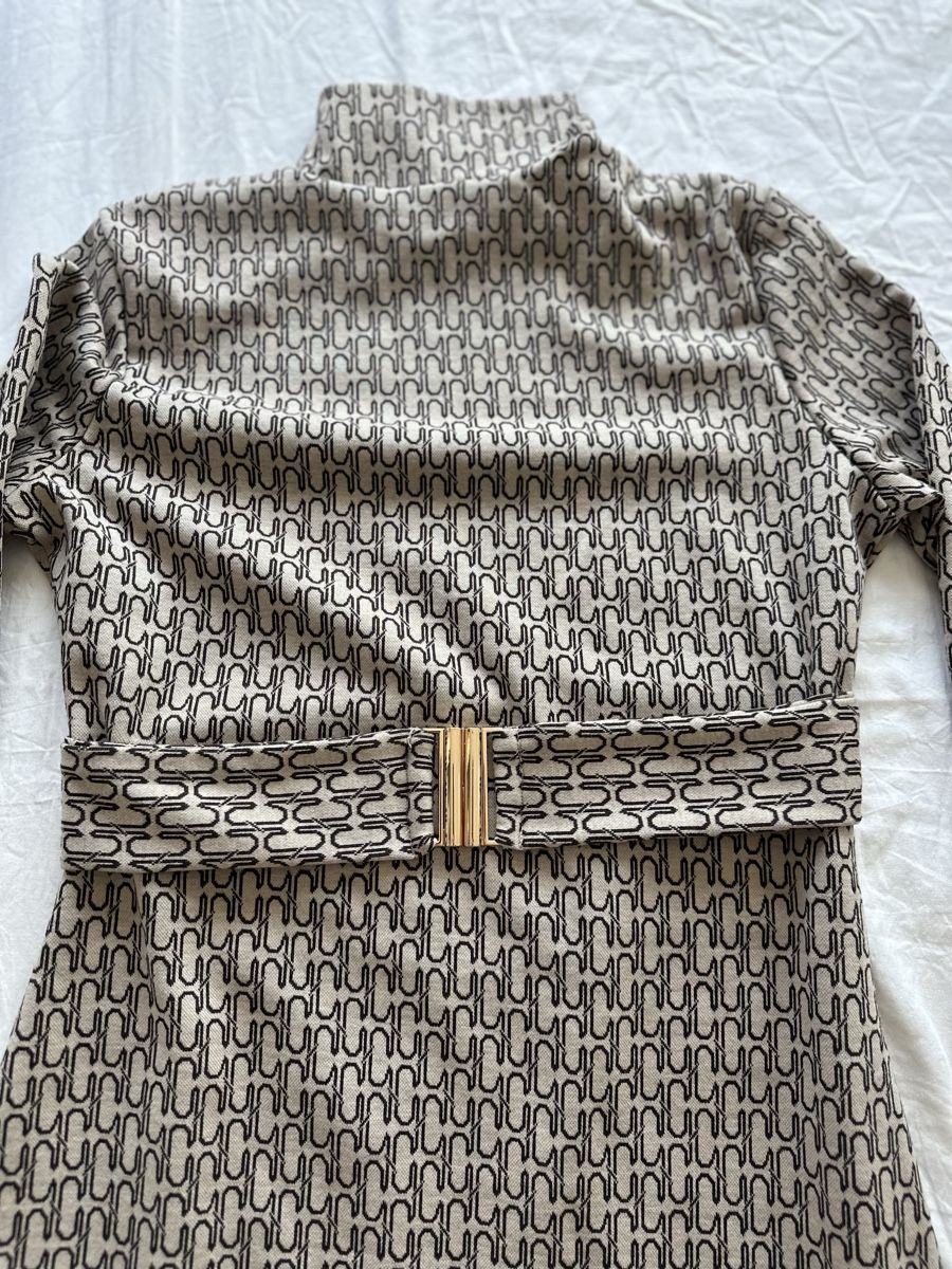 Vestiti: Robe chic à motif unique avec ceinture dorée – Nuovo (secondo la descrizione) da Neuchâtel venduto da cha_bh6y 1
