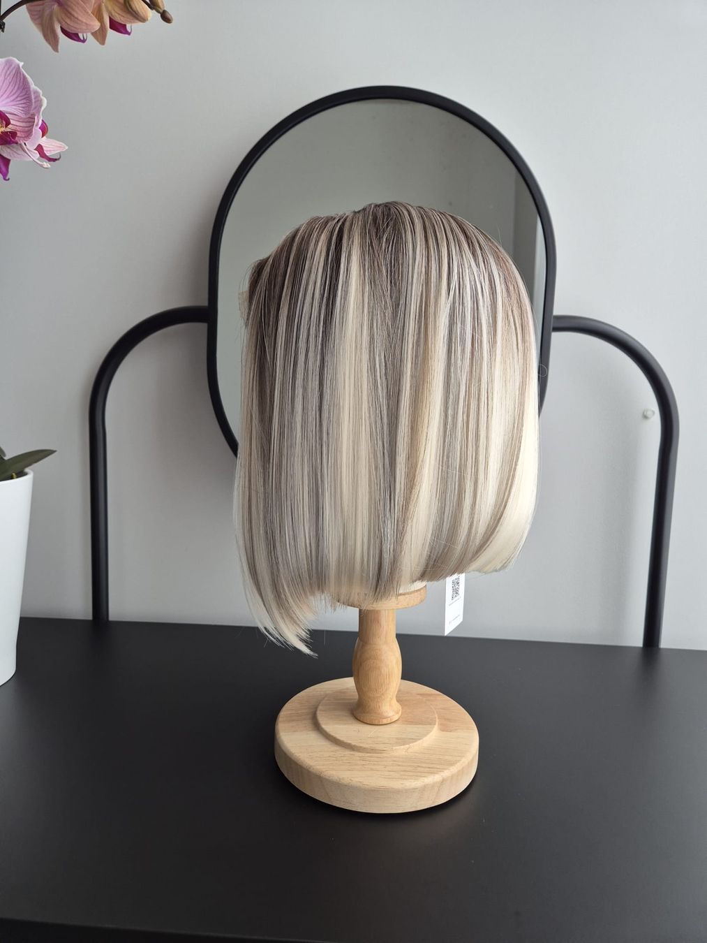 Parrucche: Neue Kunsthaar Perücke. New wig – Nuovo e nell'imballaggio originale da Zürich venduto da pla_tm9w 2