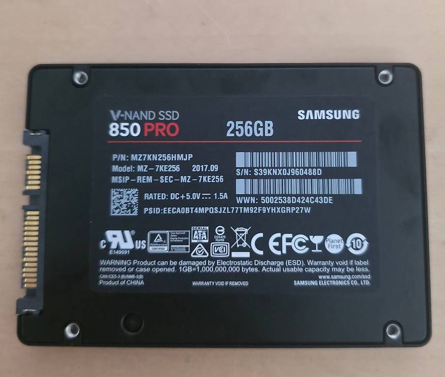 Disques durs: Samsung VNAND SSD 850 PRO  256GB – D'occasion à Basel par Junior_Store 1