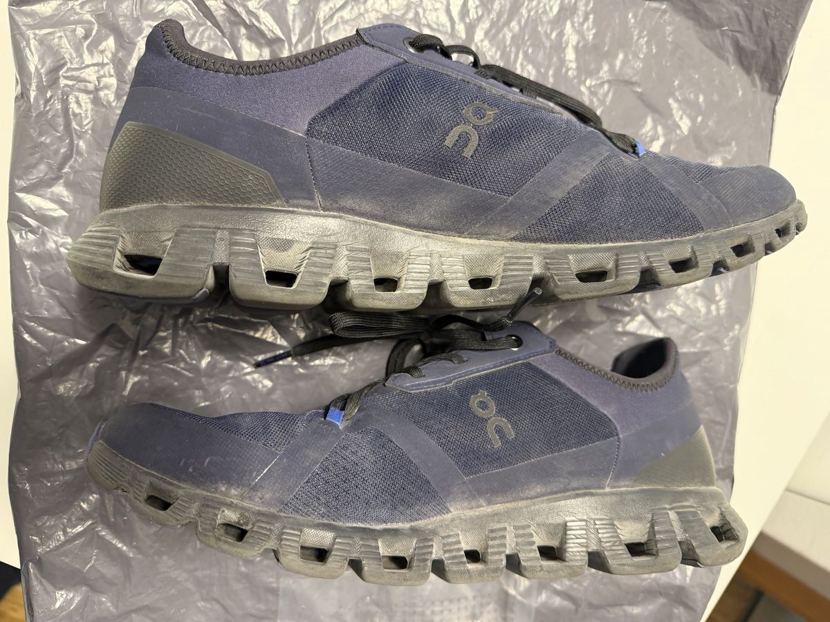 On Scarpe da uomo: On Cloud – Usato da Winterthur venduto da EasyRS 3