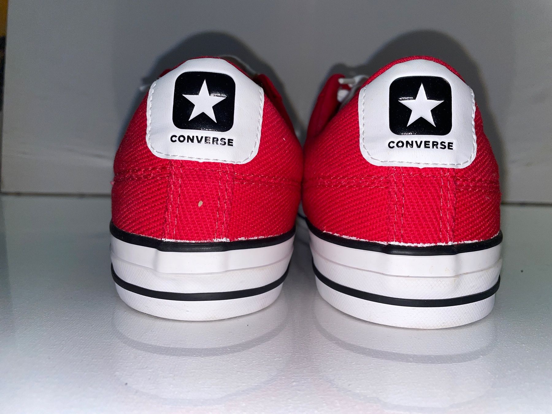 Converse Scarpe da uomo: NEUE, UNGETRAGENE rote Converse in Grösse 42.5 – Nuovo (secondo la descrizione) da Wolfhausen venduto da Mawere 3