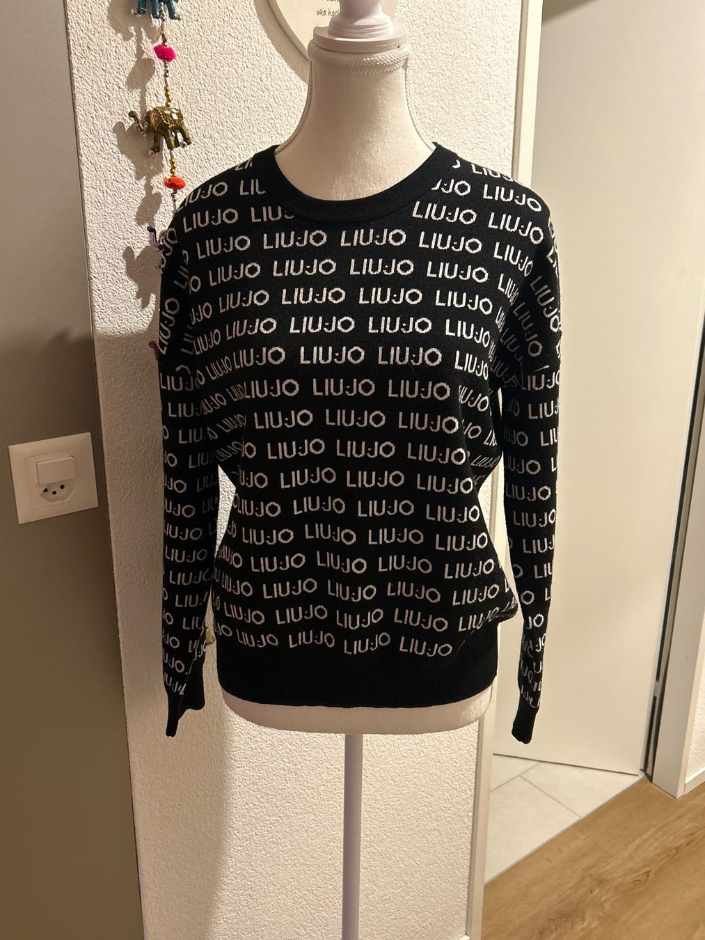 Liu Jo Maglioni & Felpe: Liu Jo Pullover schwarz / weiss mit Aufschrift – Usato da Brunnen venduto da Nala2929 4