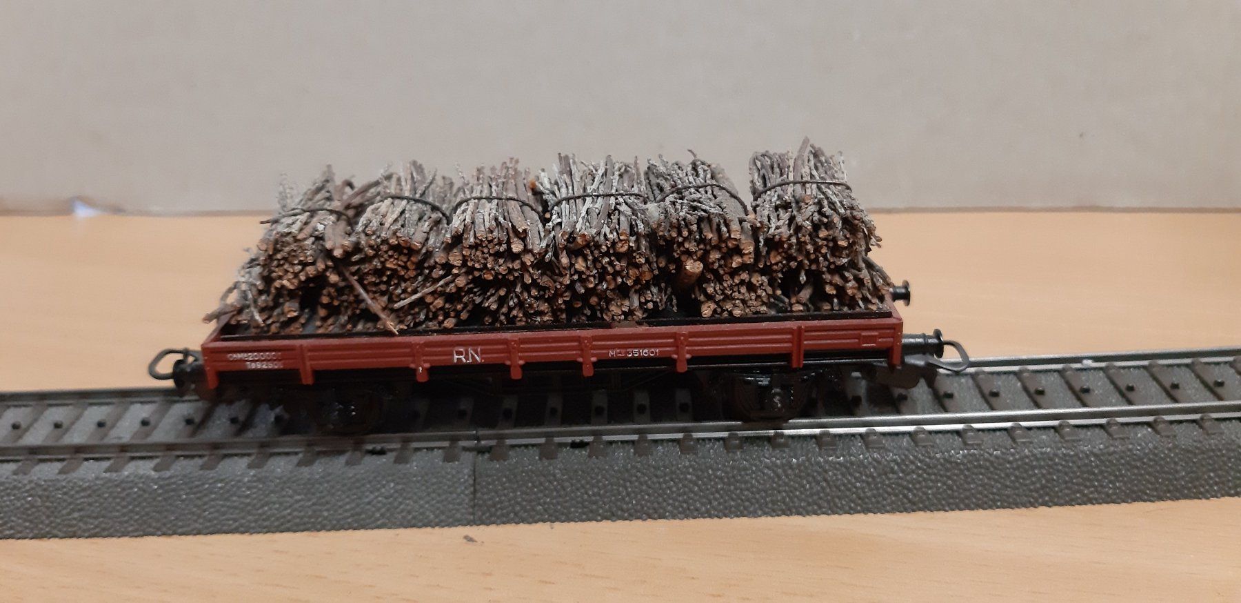 Märklin Modellini di ferrovie: 1 Güterwagen mit Holz beladen – Usato da Muttenz venduto da Iwan1 1