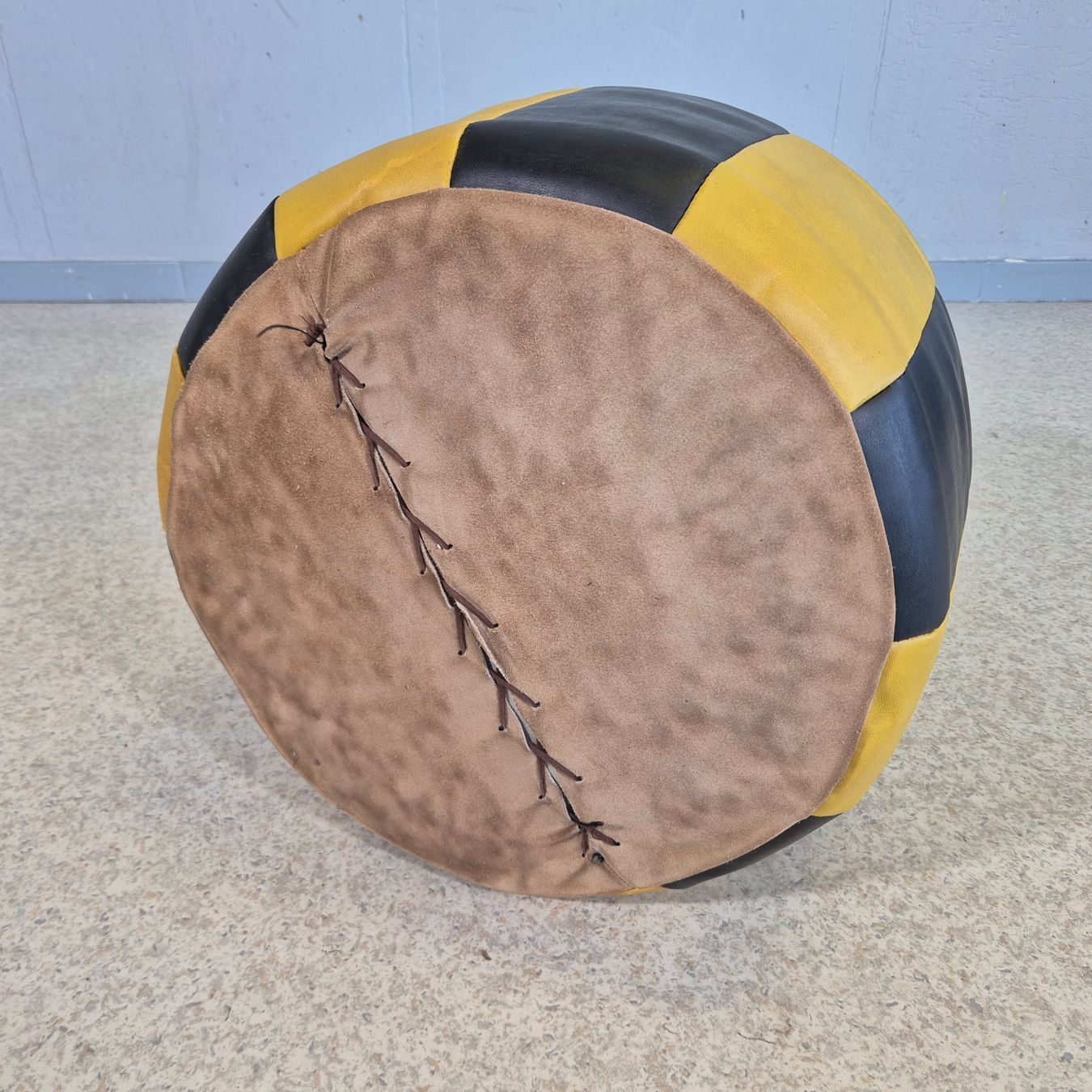 Sgabelli: Vintage Leder Pouf Höcker Hocker Polster - Höcker – Usato da Nottwil venduto da Wondewa-Shop 5