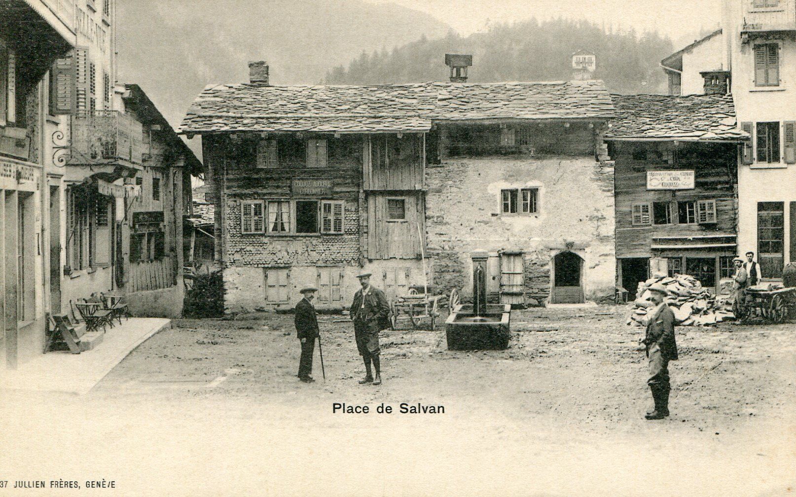 Ansichtskarten: Salvan : La Place – Gebraucht aus Les Avants von Jaman7