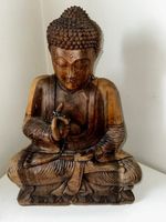 Wunderschöner Buddha in Massivholz