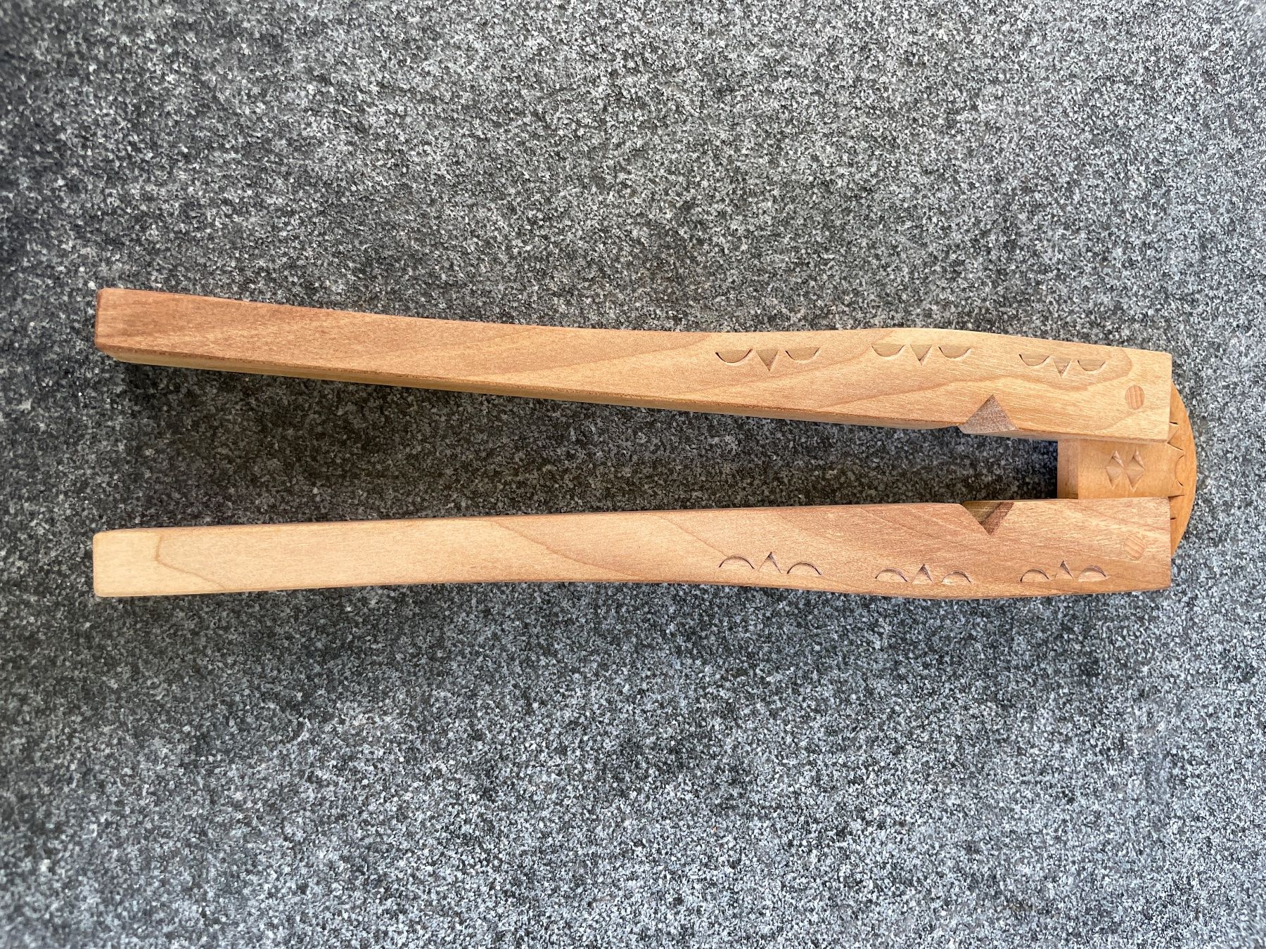 Elettrodomestici da cucina: Klapp-Nussknacker aus Holz mit Schnitzereien – Usato da Winterthur venduto da cheerio97 2