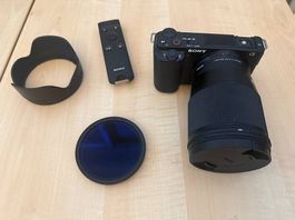 Sony ZV-E10 + Sigma 16mm f/1.4 (complet + état neuf)