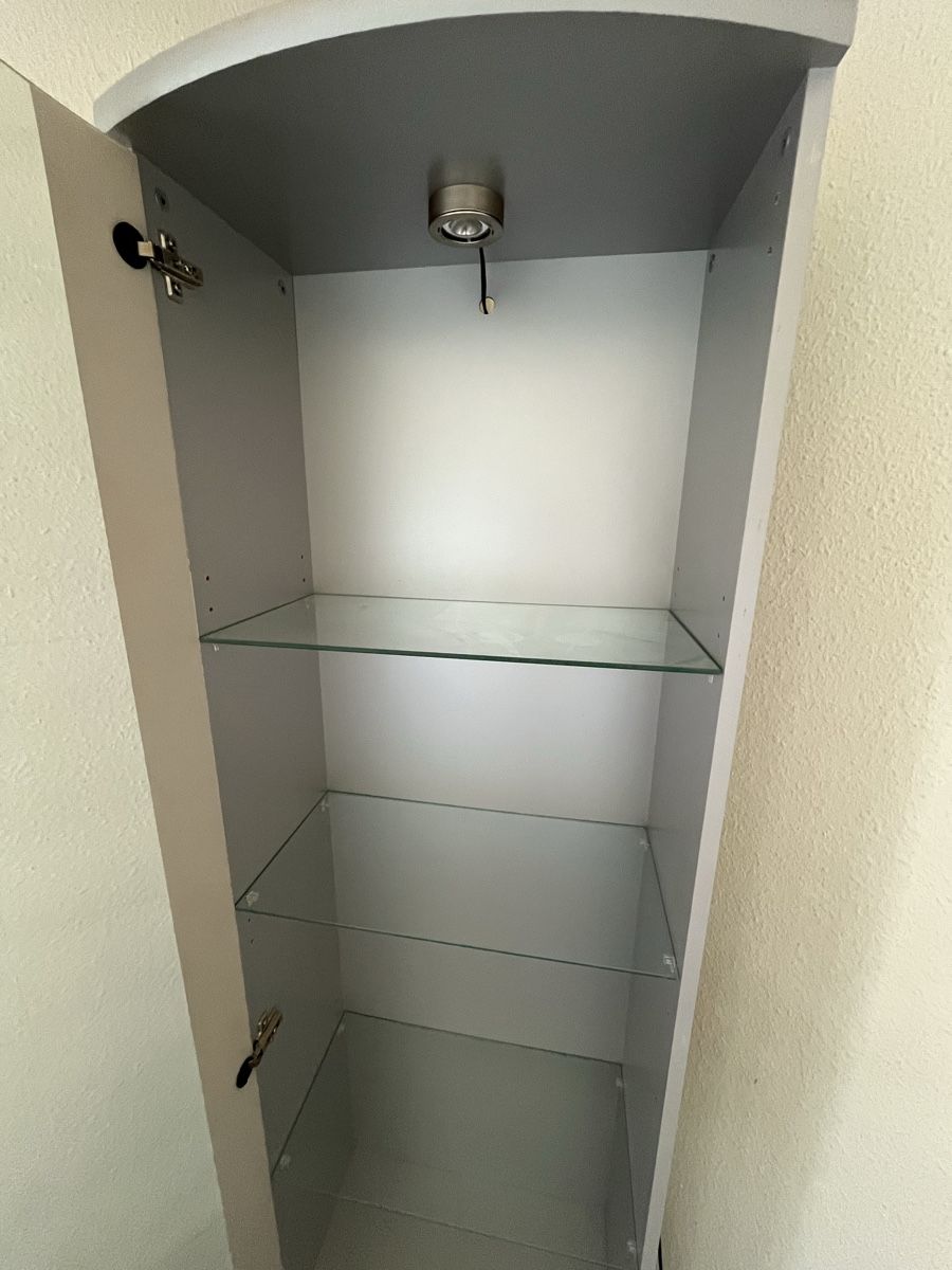 Vitrines: Schöne Vitrine mit Beleuchtung Anthrazit – D'occasion à Wetzikon ZH par papi1899 2