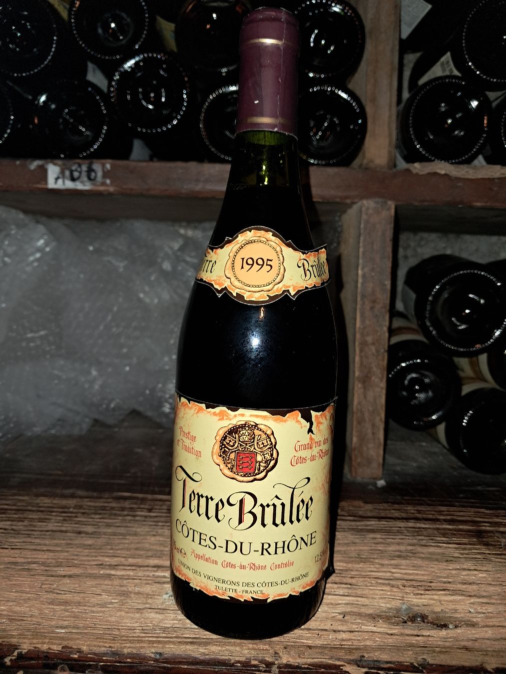 Vins: Terre Brûlée Côtes-du-Rhône 1995 – Neuf avec emballage d'origine à Le locle par juliensaran