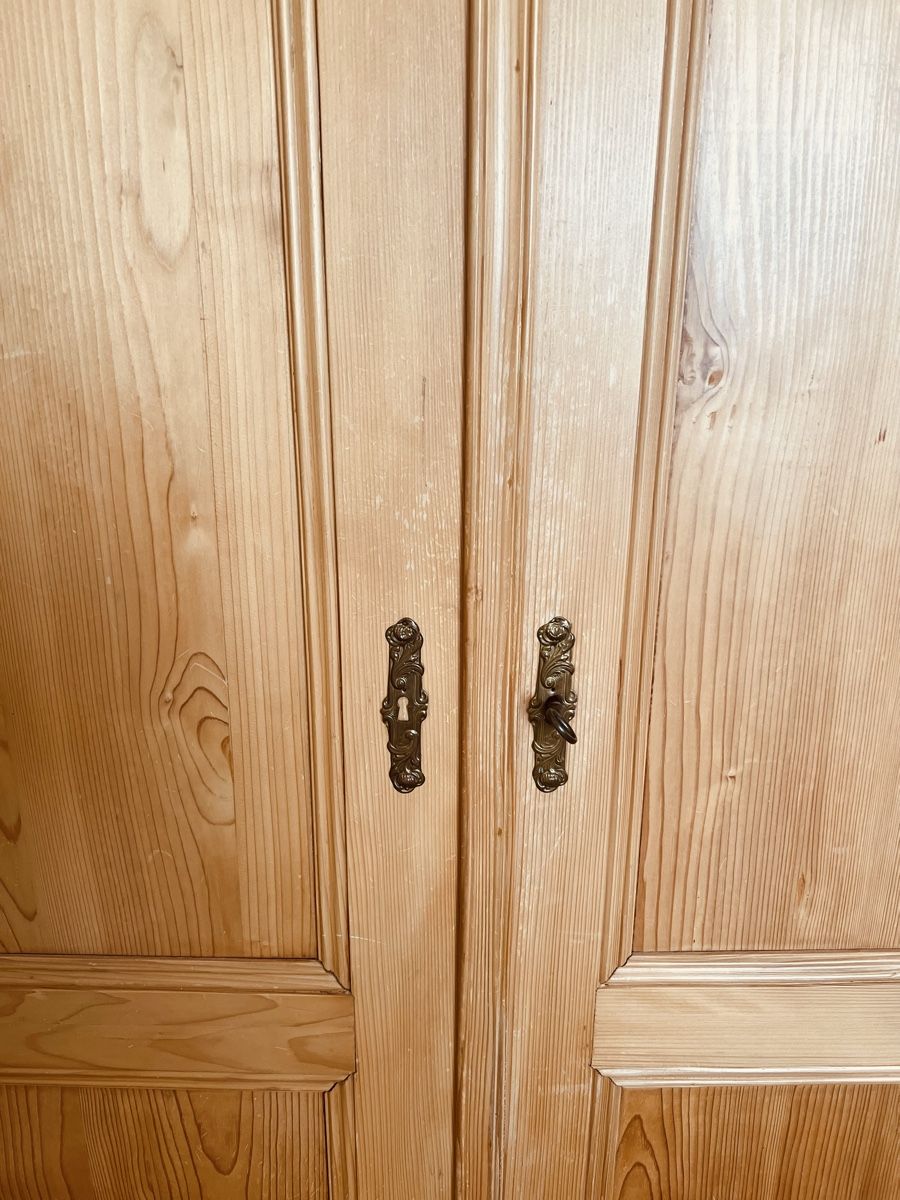 Armoires: Antiker Holzschrank – D'occasion à Kilchberg ZH par Lisavivienne 1
