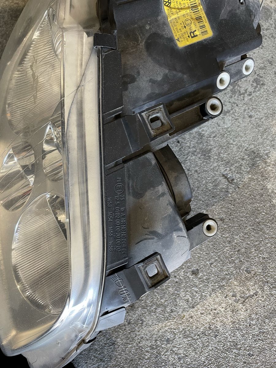 VW Fari: Phares avant xénon VW touran – Usato da Vétroz venduto da aut_s8yd 3