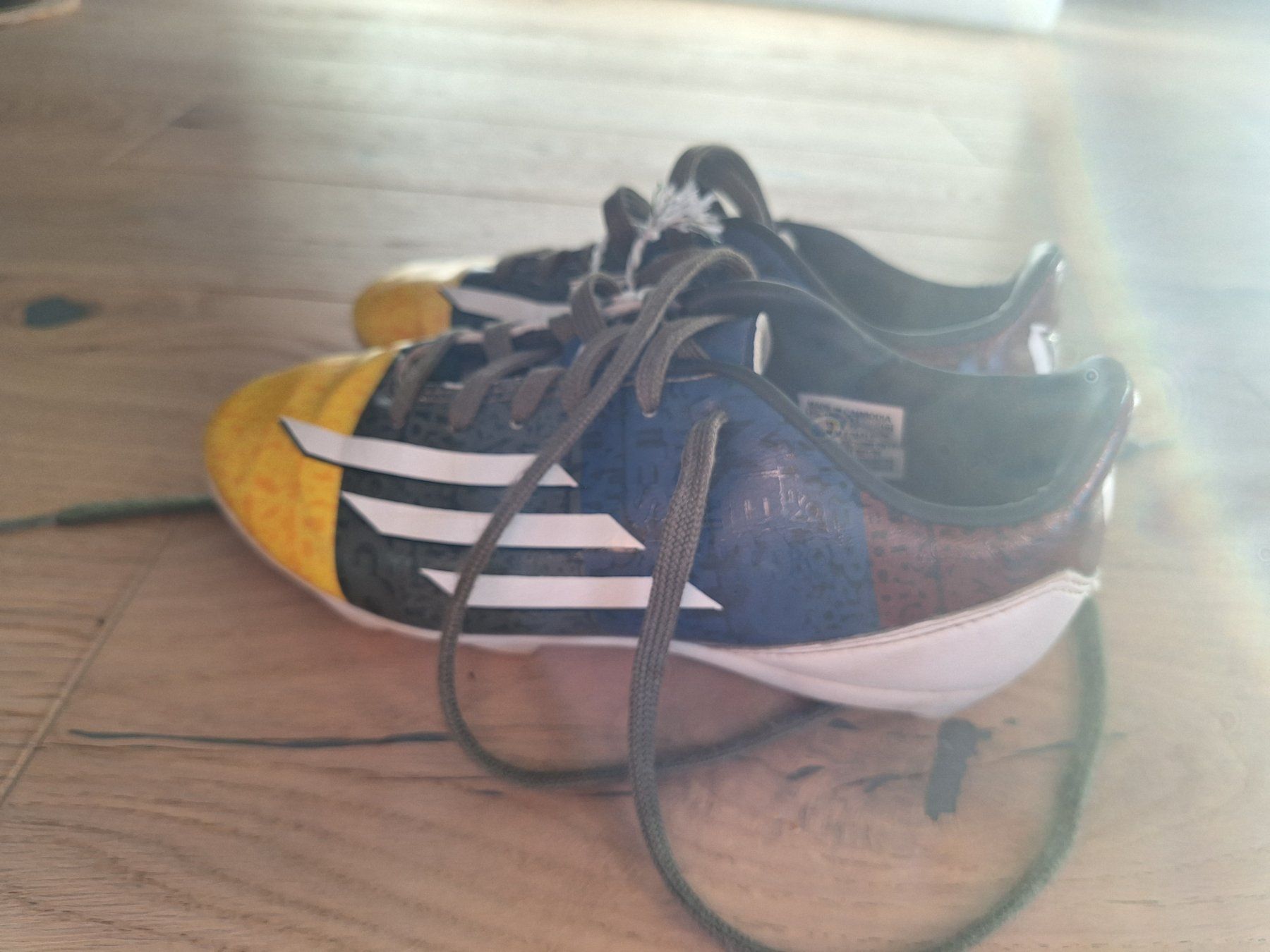 Adidas Schuhe für Jungen: Fussballschuhe Kinder, Adidas 32 – Gebraucht aus Oberwil b. Zug von hei_2dh5