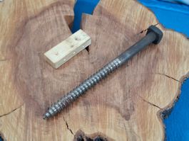 1 antike 4-Kant Holz Schraube, Ø 1.2cm x 18cm (LOT3502#NSH6)