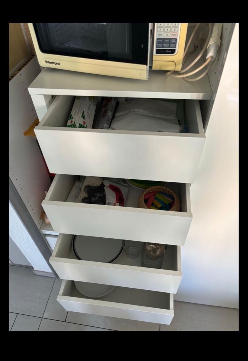 Armoires: Kleiderschrank IKEA – D'occasion à Biel/Bienne par Husseinsheikho 5