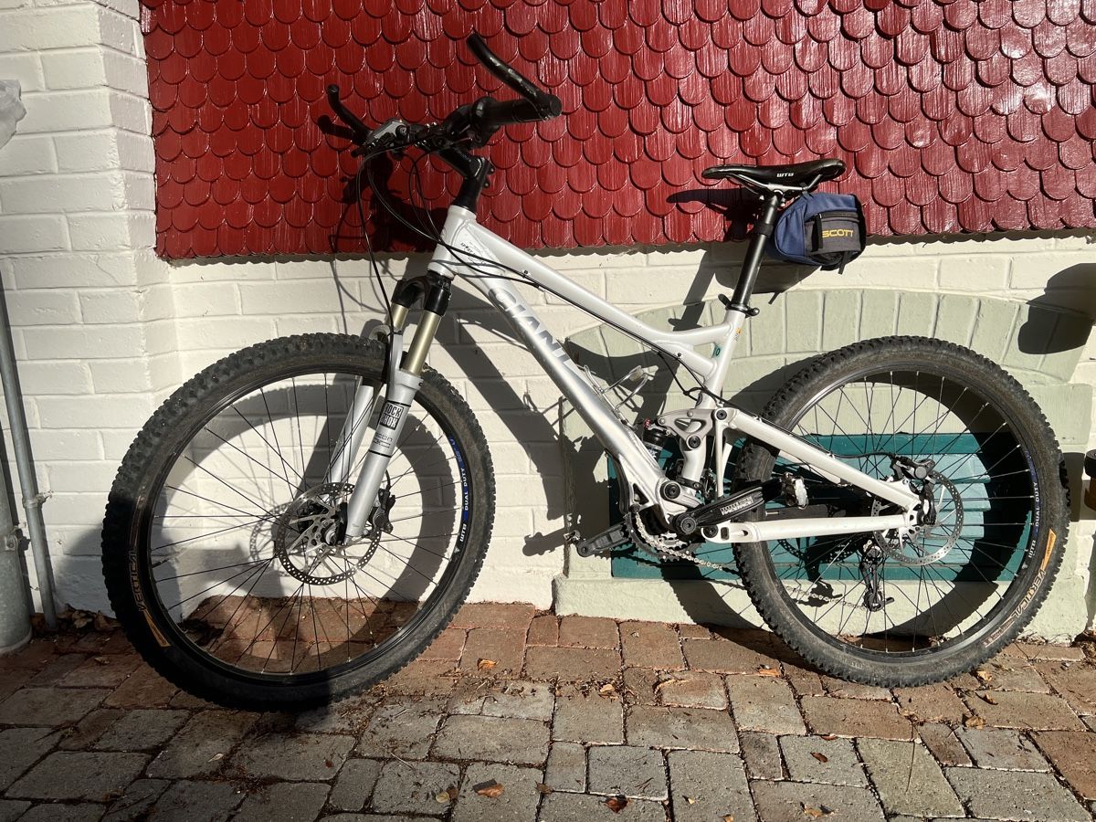 Giant Velos: Giant Mountain Bike – Gebraucht aus Unterägeri von anb_zvw7