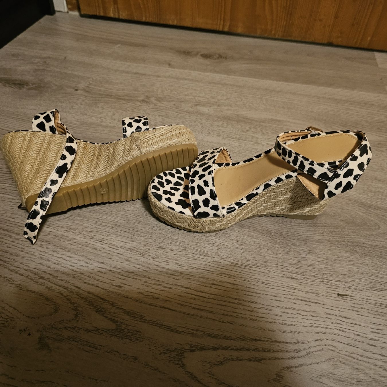 Chaussures femmes: Sandalen 37 – Neuf (Voir description) à Horw par BPi. 2