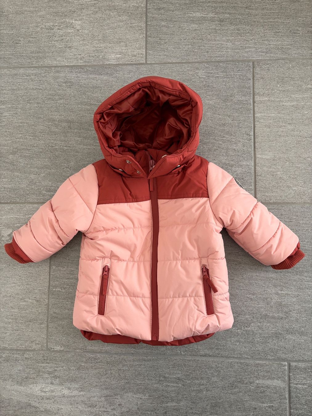 Jacken & Mäntel: Rosa Winterjacke mit Kapuze, Gr. 68 – Gebraucht aus Gipf-Oberfrick von Womek
