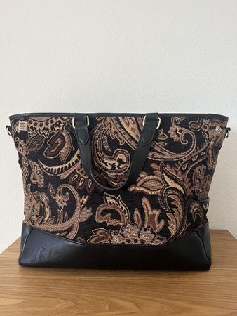 Schöne und praktische Reisetasche von Beis