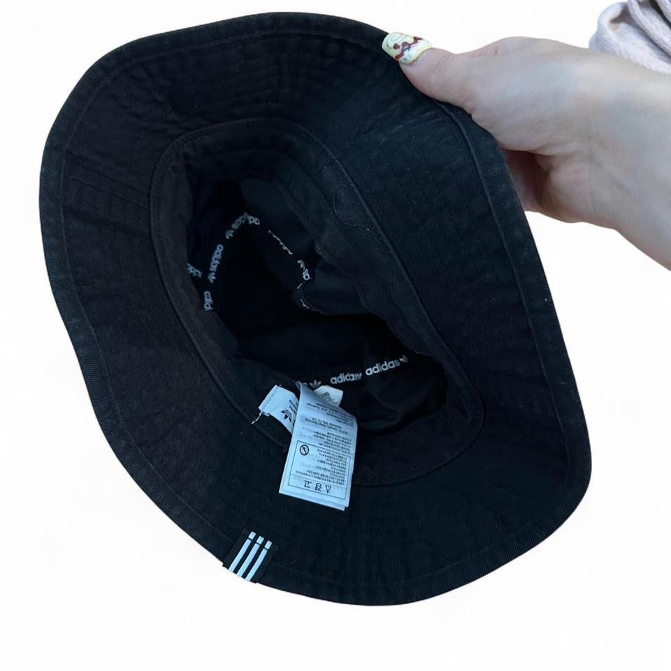 Adidas Copricapi, berretti & cappellini: black unisex Adidas bucket hat – Usato da Winterthur venduto da hachiscutecloset 2