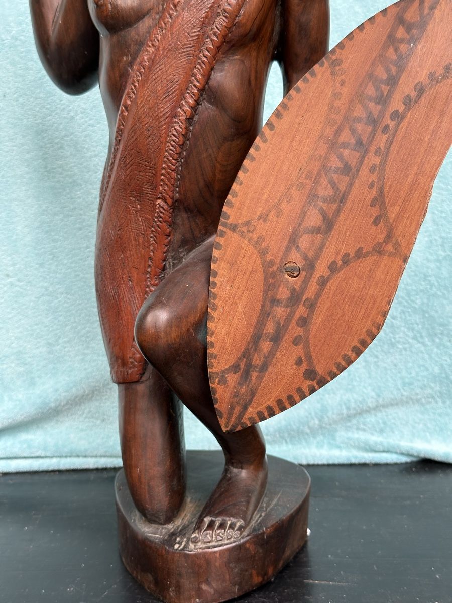Skulpturen & Statuen: Statue guerrier africain en bois 58cm – Gebraucht aus Lausanne von artnouveau04 2