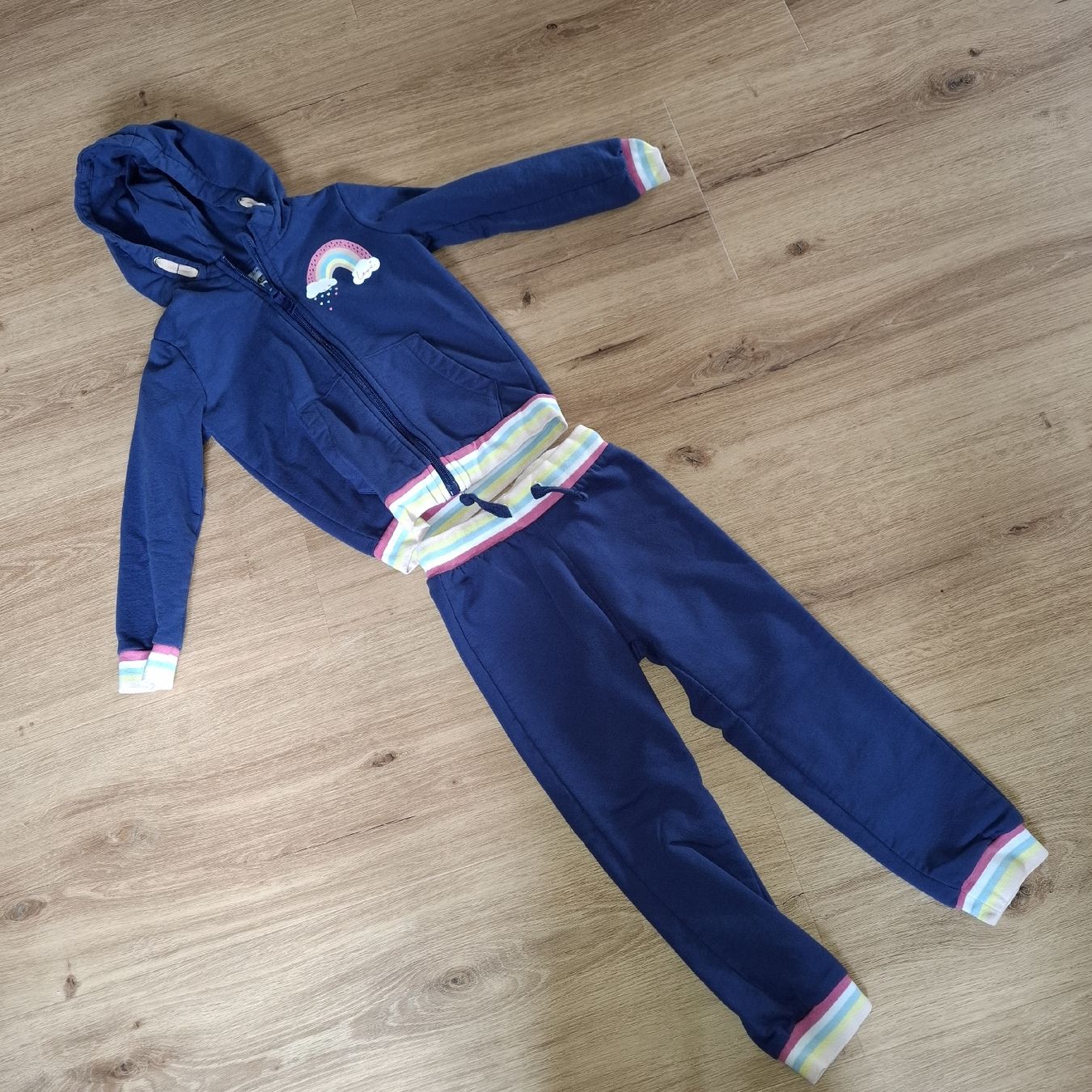 Lotti di vestiti: Trainer-Set blau Gr.104 neuwertig Regenbogen – Nuovo (secondo la descrizione) da Bülach venduto da JAYA379