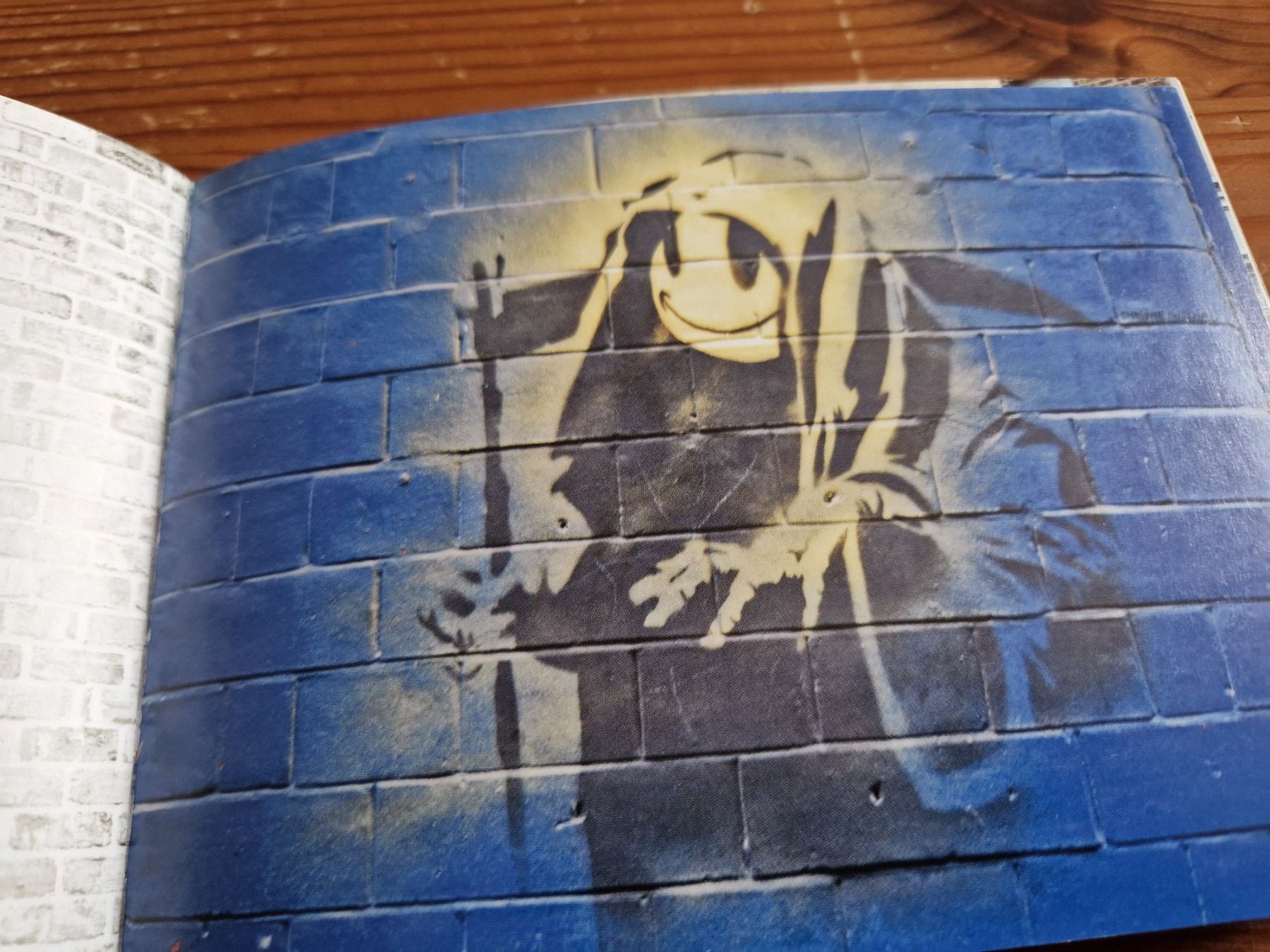 Bücher: Buch "Banksy Locations" – Gebraucht aus Fislisbach von mka_km8f 3