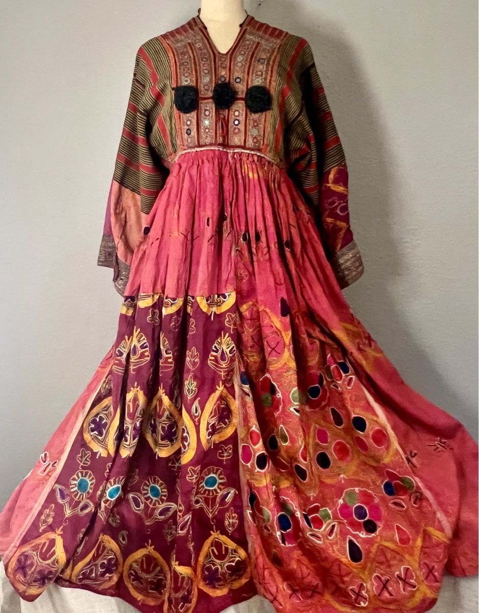 Vestiti: Splendide robe afghane, Unique, brodée main, mi 20ème, rare – Usato da Genève venduto da DELIRBEADS