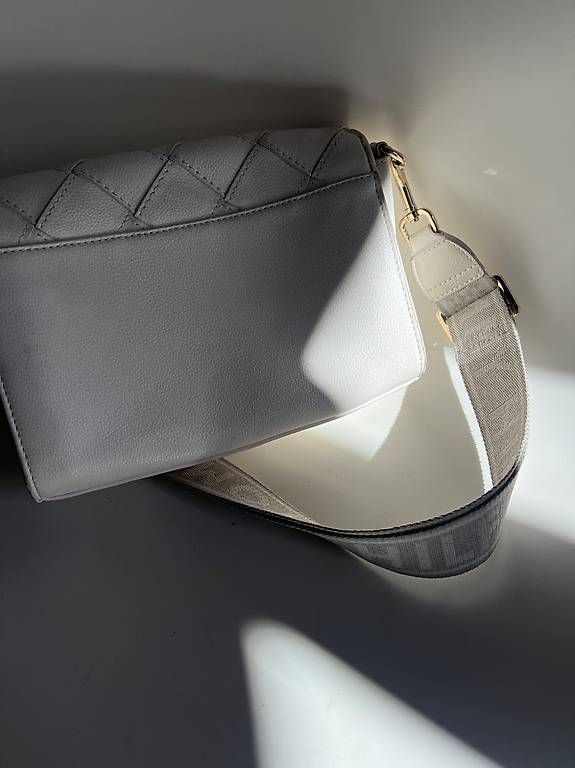 Tommy Hilfiger Borse da donna: TOMMY HILFIGER BORSA A TRACOLLA – Usato da Mendrisio venduto da ele_fsn8 3