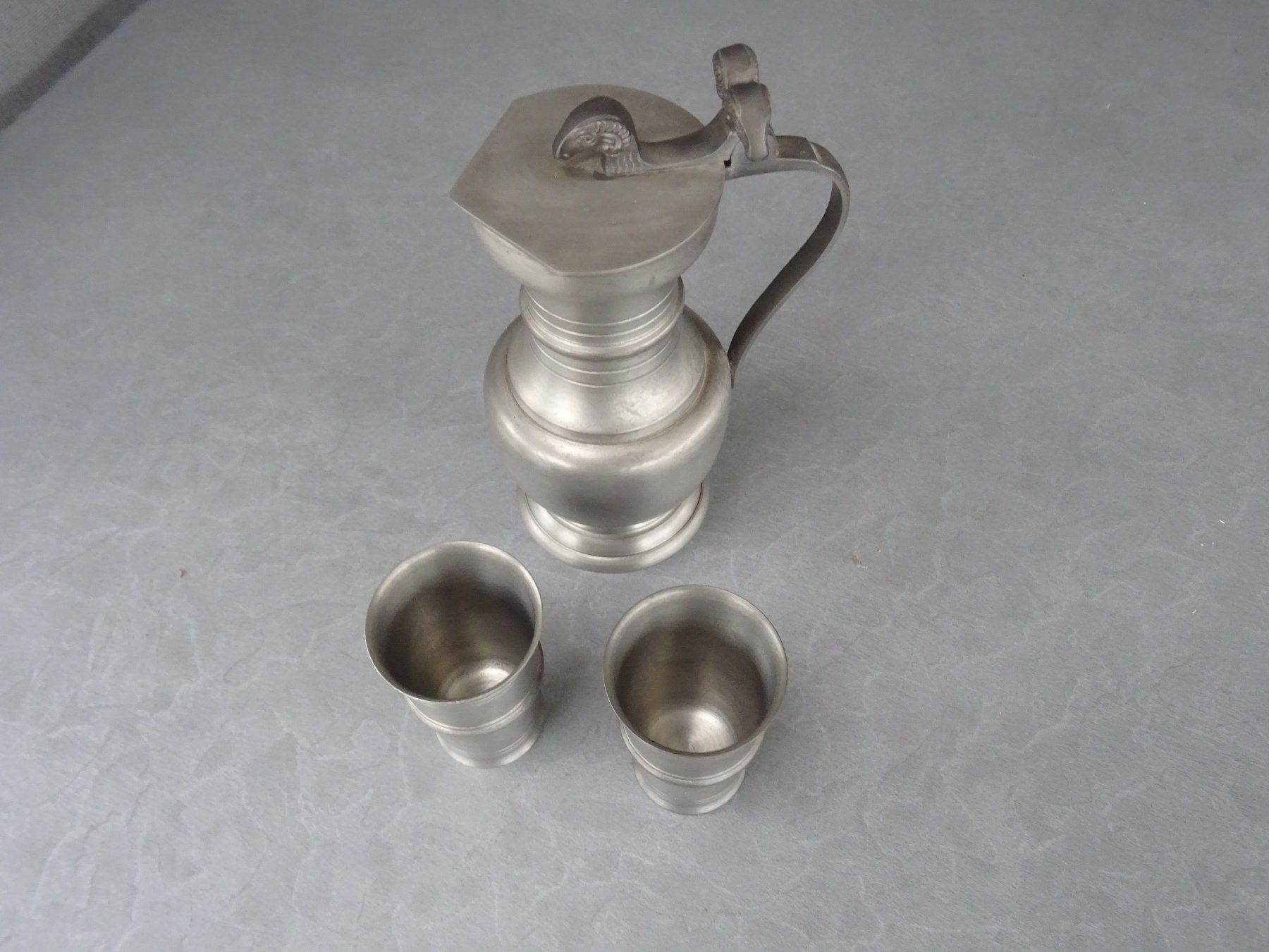 Caraffe: Kanne mit Becher 95% Fein Zinn – Nuovo (secondo la descrizione) da Rothrist venduto da heinrich1966