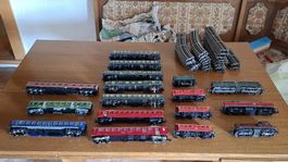 H0 AC, DC, lot. 3 Loks, 13 Wagen, 34 Gleise für Bastler.