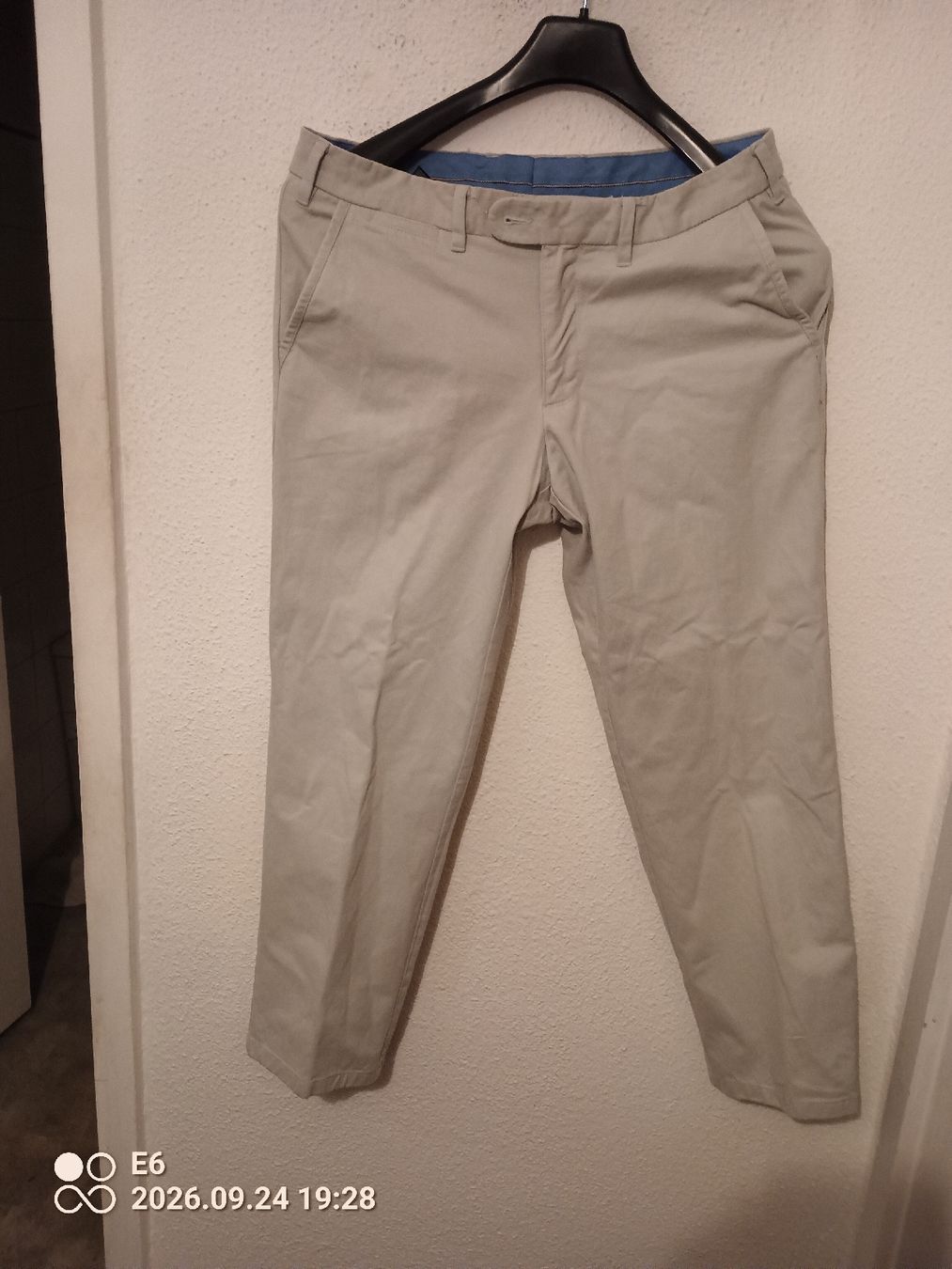 Pantalons: Hellbeige Hose – D'occasion à Zürich par Mitzi6