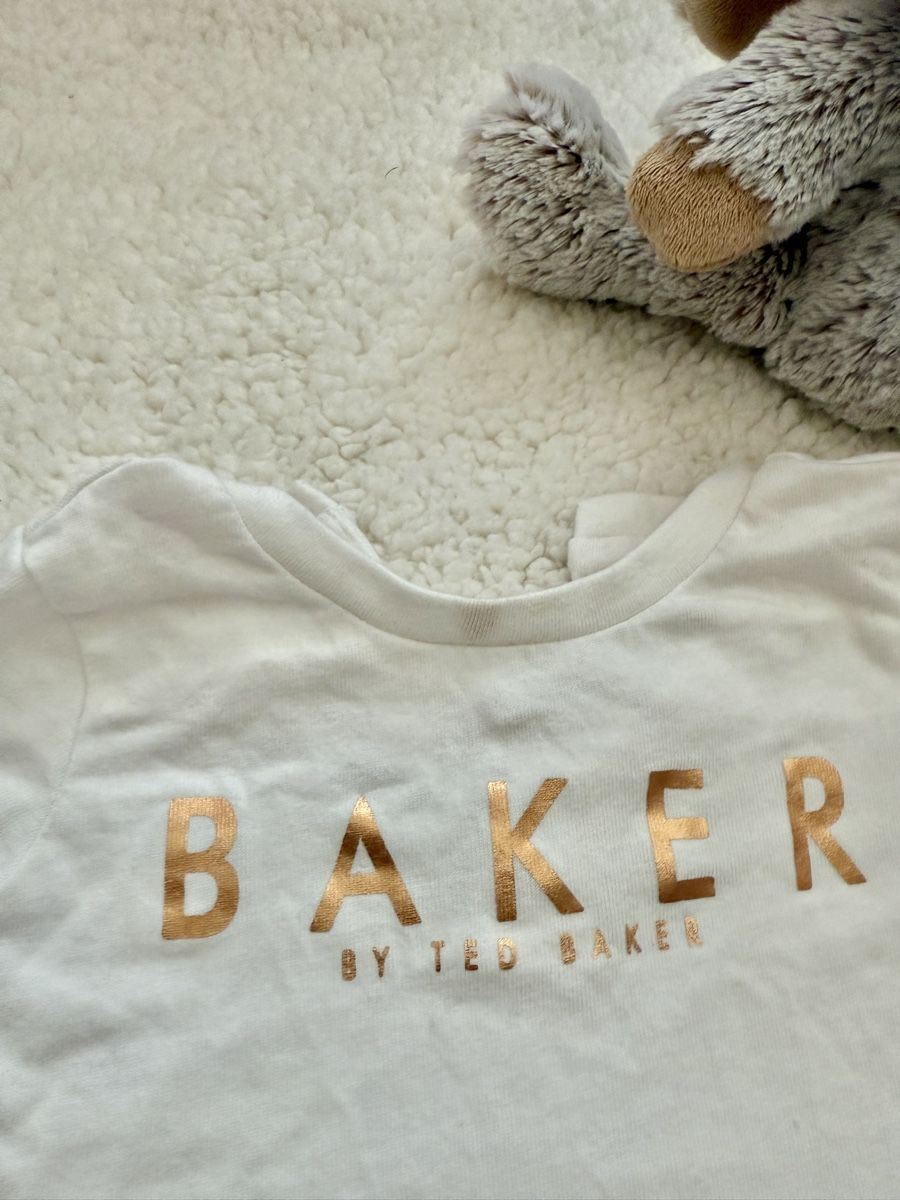 Ted Baker Lotti & Set di vestiti: Baby Mädchen Outfit von Ted Baker – Usato da Horgen venduto da AA.AW55 1