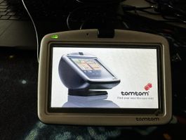 TomTom Go 910 GPS Navigation Device with Accessories Used